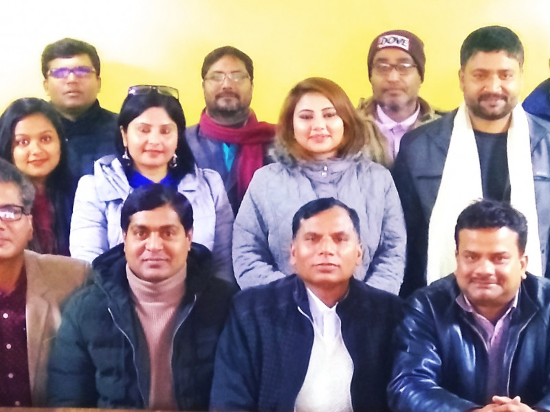 नेपाल पत्रकार महासंघ मधेश समितिद्वारा आयोजित छलफल कार्यक्रमका सहभागीहरू कार्यक्रम पछि सामुहिक तस्विर लिदै 