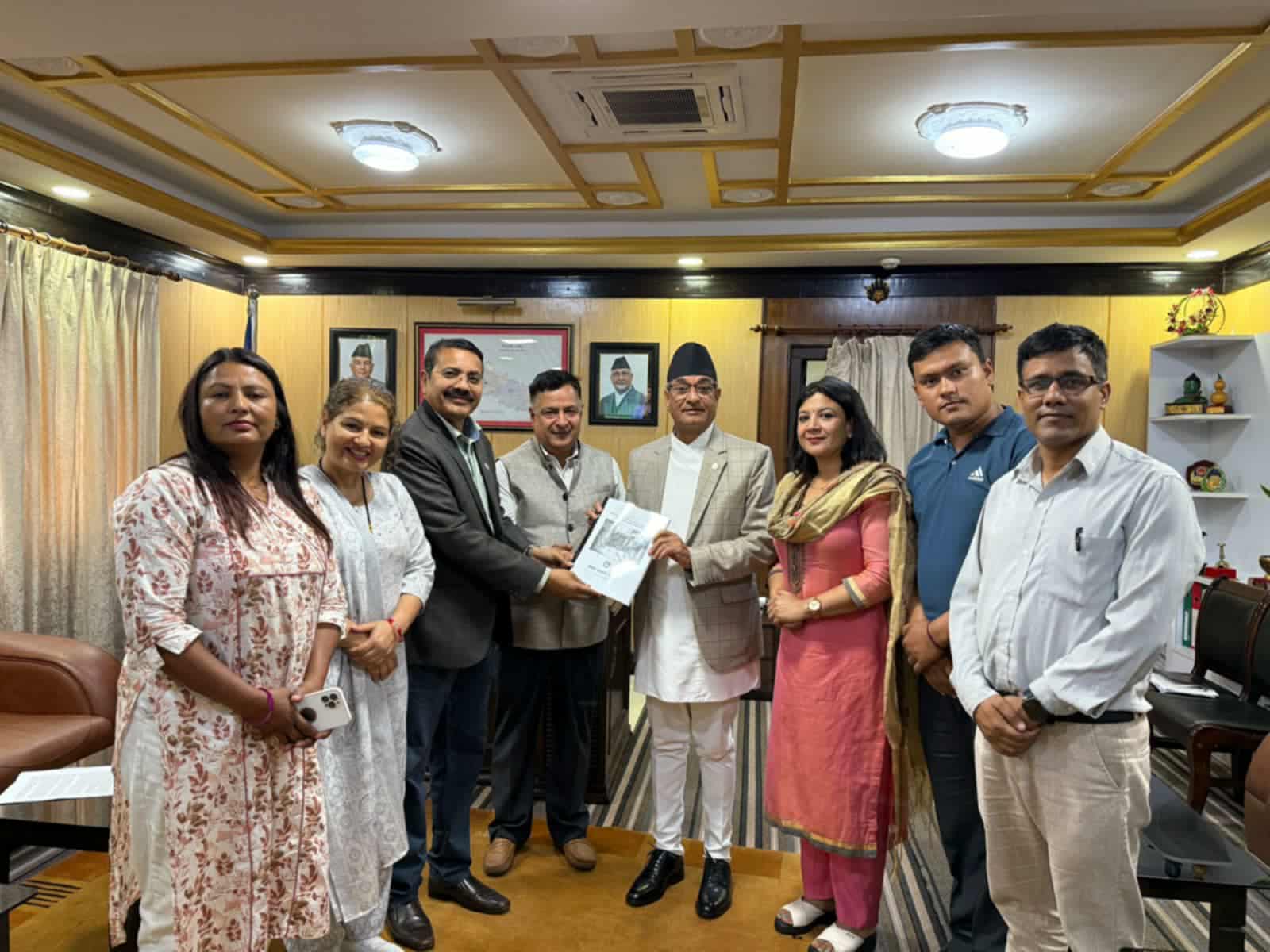 पत्रकार सुरेश रजकको रहस्यमय हत्याका सम्बन्धमा स्वतन्त्र छानविन गरी सत्यतथ्य पत्ता लगाई दोषीलाई कारबाहीको दायरामा ल्याउन उच्चस्तरीय स्वतन्त्र छानविन समिति गठन गर्न महासंघकाे माग